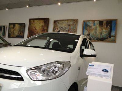 автосалоне