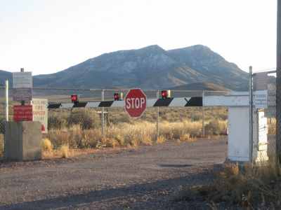 Блокада контрольно-пропускных пунктов помогает только подгруппе пациентов, почему?